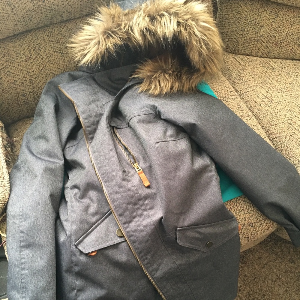 BURTON COAT NEVER WORN. Originally payed 225$
